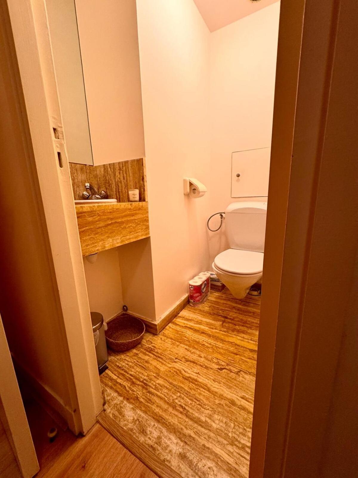 Charming Flat Beside Champs-elysees * Parijs