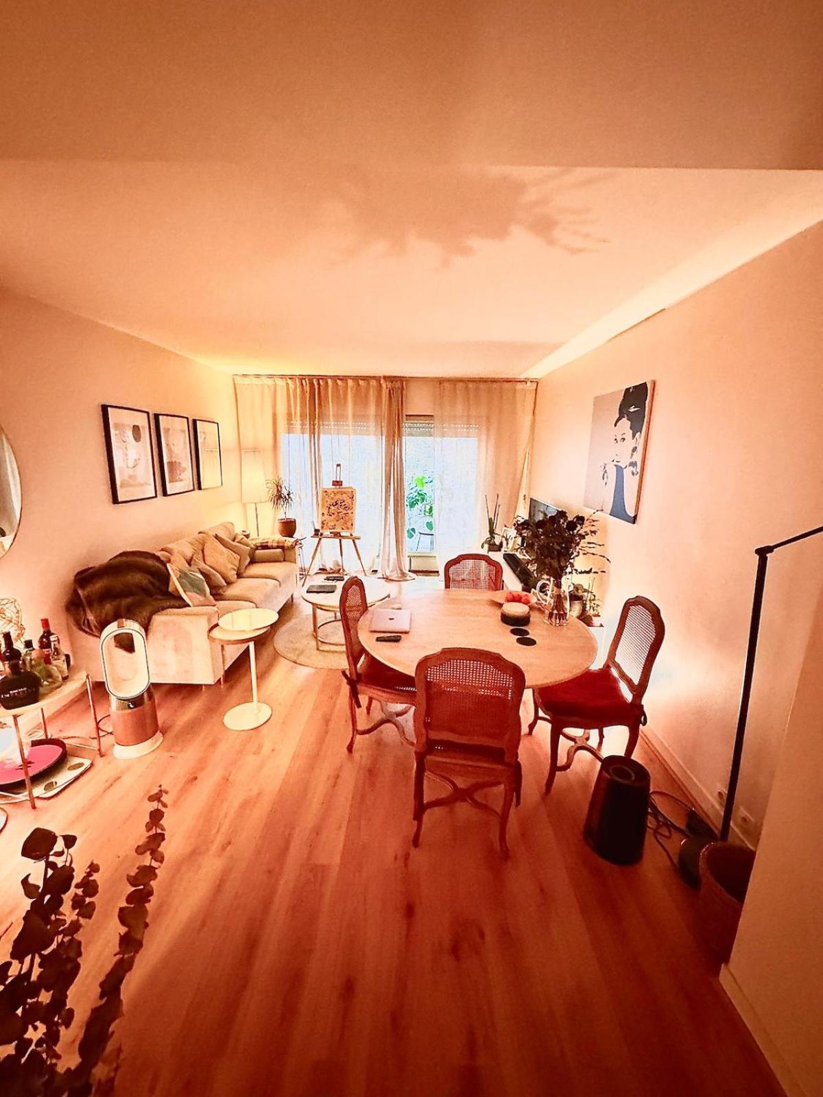 Charming Flat Beside Champs-elysees Appartement Parijs